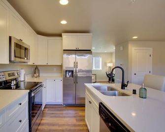 Monroe Apartment Near Evergreen State Fairgrounds! - Monroe - Küche