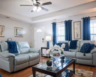 The Perfect Stay - Your Relaxing Getaway - Valdosta - Living room