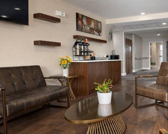 Econo Lodge Inn & Suites Santa Rosa South - Santa Rosa - Lobby