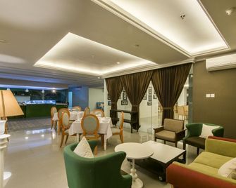 Yan's House Hotel - Kuta - Lounge