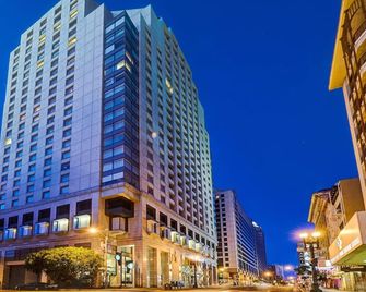 Subtle Elegance w/ Spacious Rooms in San Francisco, Parking | 4 Units - Sausalito - Gebouw