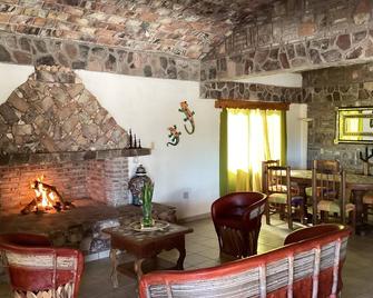 Casa Cactus, spacious and complete property near the river (pet friendly) - Mulegé - Sala de estar