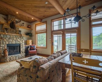 Parabull's Point, Lake Lure, Luxury House with water slide - Lake Lure - Obývací pokoj