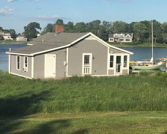 Kennebunkport Waterfront Cottage - Ocean View - Kennebunkport - Building