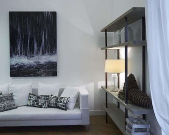 Ferrini Home - Via Monte Sant'Agata - Catania - Soverom