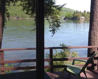 Lakefront Cottage on Lake George's Northeastern Shore (with wifi) - Ticonderoga - Балкон