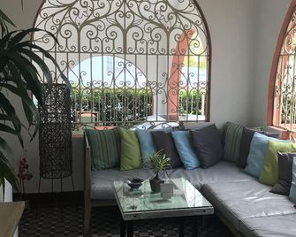 Casa Isabel Bed & Breakfast - San Juan - Living room