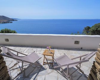 악티 지아나키 - 카르디아니 - 발코니