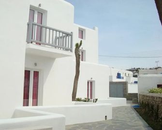 Elena Studios & Suites - Ornos