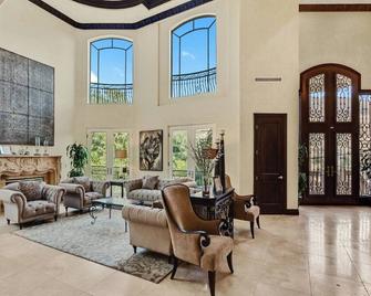 Villa Robmar - Universal City - Lobby