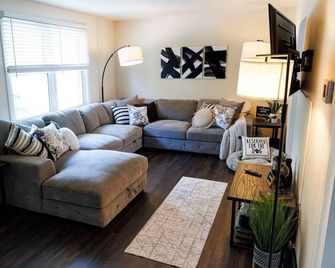 The Cooper Home, Dogs Welcome! - Ephrata - Living room