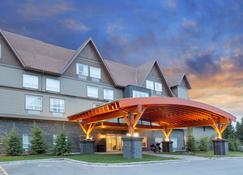 Super 8 by Wyndham Canmore - Canmore - Building