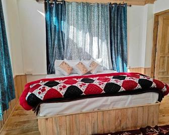 Shreya cozy hut - Gushaini - Habitación