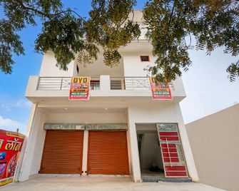 Hotel O by OYO Ak Marriage Lawn - Sītāpur - Building