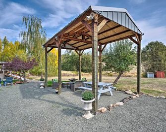 John Day Lakehouse w/ a Great Outdoor Space! - John Day - Patio