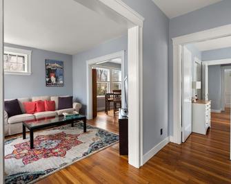 Quiet Comfort in Boston - Large 2 Bed Condo - Boston - Living room