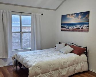 Home Away from Home 3-bedroom house in brilliant Dallas with WiFi, AC - דאלאס - חדר שינה