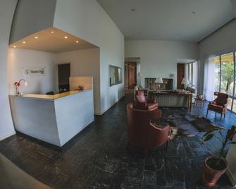 Elegance Hotel Tandil - Tandil - Front desk