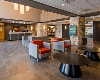 Best Western Plus Eastgate Inn & Suites - Regina - Lobby