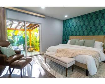 Villa Tropical - Your private Miami Resort with a heated pool - North Miami - Bedroom