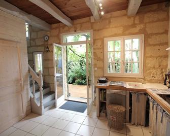 Claire s' house in medieval village near river Dordogne with your pets - Bergerac - Cocina