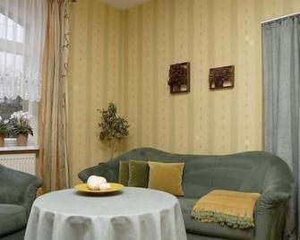 Holiday apartment Bad Blankenburg for 1 - 4 persons with 2 bedrooms - Holiday apartment - Bad Blankenburg - Wohnzimmer