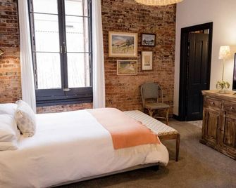 Speakeasy Queen Suite (Rm 3) - Nevada City