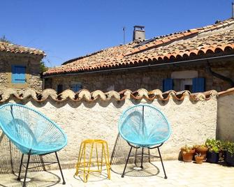 Close to Uzès, House with character beautifully restored - Saint-Jean-de-Ceyrargues - Piscina
