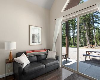 Kintla at 406 Glacier Cabins - Columbia Falls - Living room