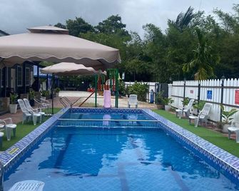 Capital O 91205 Palong Hill Chalet & Resort - Baling - Pool