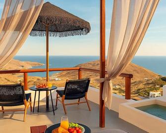 Santorini Luxury Suite W/ Rooftop Hottub & Seaview - Akrotiri - Balkon