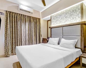 Collection O Shubharambh Lodging And Boarding - Ulhasnagar - Bedroom