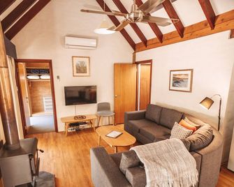 Bussells Bushland Cottages - Margaret River - Wohnzimmer