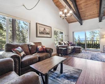 10 Mi to Palisades Tahoe! Condo with Game Room - Tahoe City