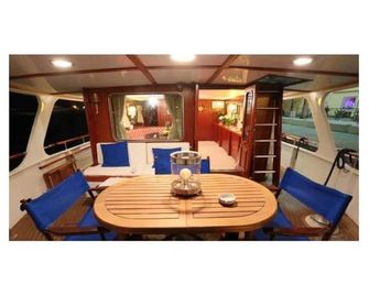 Beautiful Boat Moored at Mergellina Harbor - Nápoles - Bar