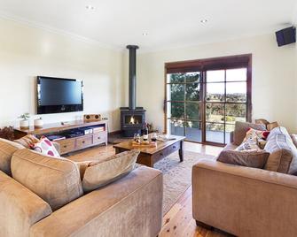 Stone Creek Cottage - Mansfield - Wohnzimmer