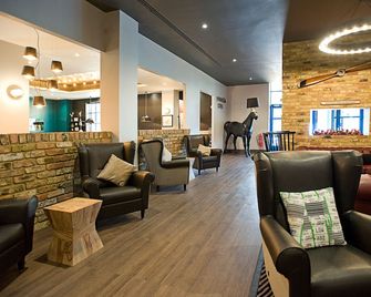 Sandman Signature London Gatwick Hotel - Crawley - Sala de estar