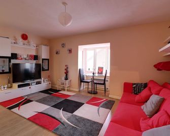 Luxury Studio Apartment - Northolt - Living room