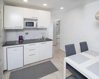 Luna 1 - Vinkovci - Kitchen