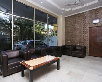 OYO Hotel Blue Moon - Guwahati - Lobby