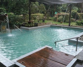 Rina Balinese Resort - 士乃 - 游泳池