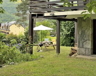 Chalet Appartement Les Isards - Saint-Lary-Soulan - Innenhof