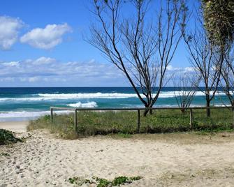White Dolphin Unit 5 - Currumbin - Beach