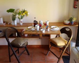 The Garden Flat: a country apartment close to the beach and daywalks. - Collingwood - Dining room