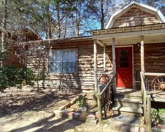 Adorable Boho Cabin Just Renovated & Only 2 Miles To Trade Days - Canton - Building
