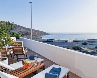 Medano Seaside Villa, Jacuzzi & Pool - El Médano - Balcony