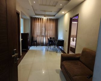 Smart Home Service Apartment by Stayz Royale - Madrás - Sala de estar