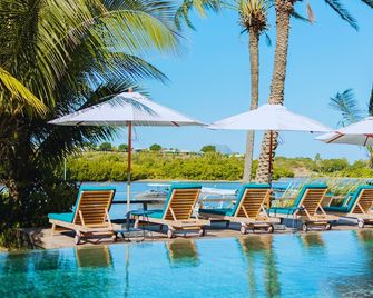The Waterclub by Horizon Holidays - Grande Rivière Noire - Piscina