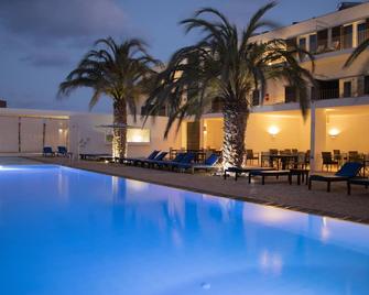 هوتل دوناس ديل سال - سانتا ماريا (كاب فيردي) - حوض السباحة