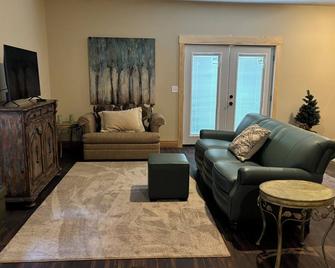 Cozy studio in charming Duluth - Superior
